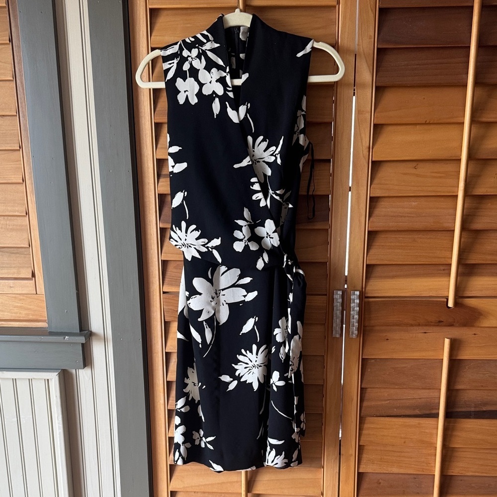 Jones Wear Black and White Floral Midi Wrap Dress
